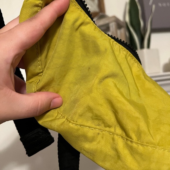 Baggu “Sour” Mini Crescent Bag UO Exclusive Color - Picture 7 of 8